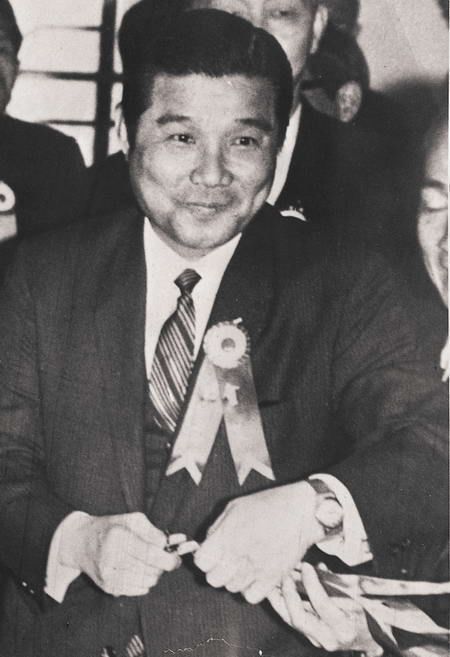 甄子丹出名_甄子丹在华语影坛的历史地位_甄子丹知名度