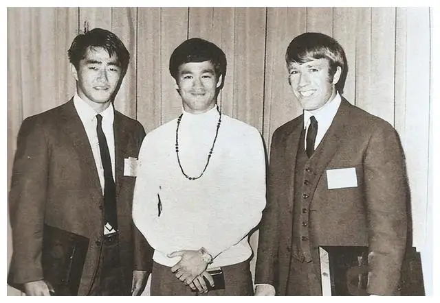 武术家李小龙_李小龙的探索与武术的未来_李小龙讲武术