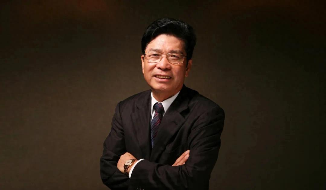 职业生涯及个人成长规划范文_何享健的职业生涯与个人成长_自身职业生涯
