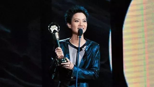 陈奕迅的演唱会现场，观众情绪高涨_陈奕迅演唱会发火_陈奕迅震撼现场