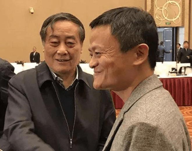 阿里巴巴有限公司马云_阿里巴巴总部马云雕像_阿里巴巴的上市：马云的商业里程碑
