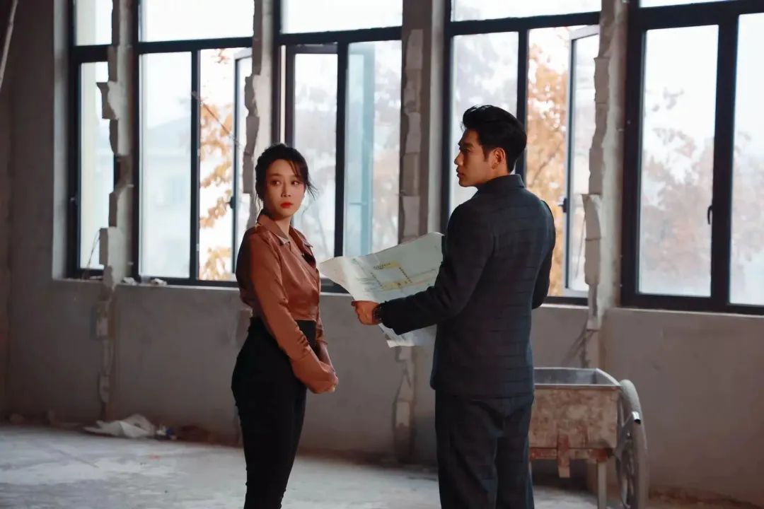 导演管剧情吗_剧情、演员、导演：2023年十大电影分析_导演阐述剧情结构
