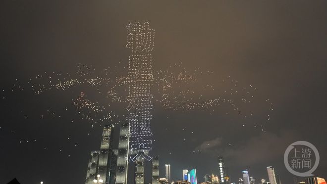 无人街景夜景图片配什么句子_无人机表演如何改变城市夜景？_城市夜景无人机拍摄