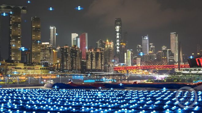 城市夜景无人机拍摄_无人机表演如何改变城市夜景？_无人街景夜景图片配什么句子