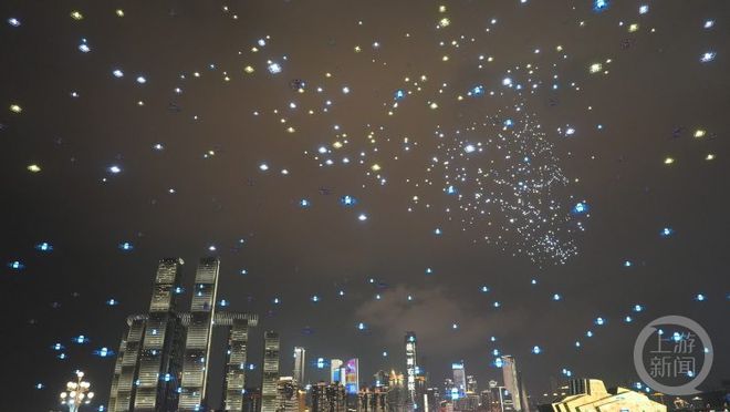 无人街景夜景图片配什么句子_无人机表演如何改变城市夜景？_城市夜景无人机拍摄
